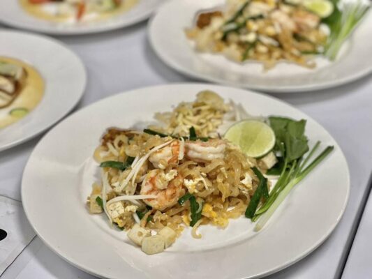 ผัดไทกุ้งสด