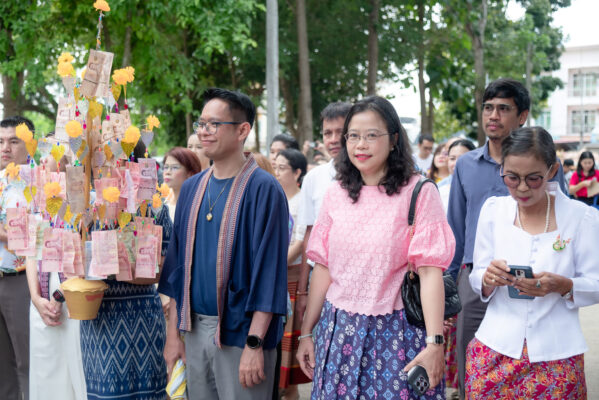 ทอดผ้าป่าสามัคคี